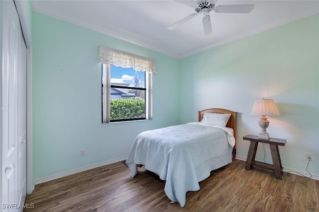 bedroom featuring a closet, ceiling fan, crown molding, and dark hardwood / wood-style floors