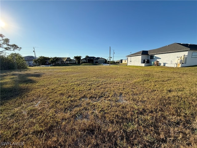 Listing photo 2 for 609 NW 37th Pl, Cape Coral FL 33993