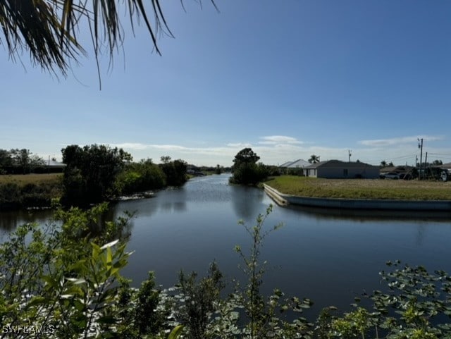 Listing photo 3 for 1024 NE 12th St, Cape Coral FL 33909