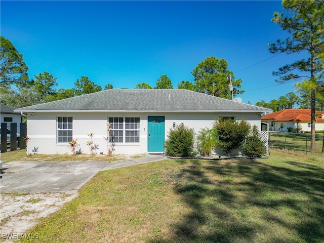 single story home with a front lawn