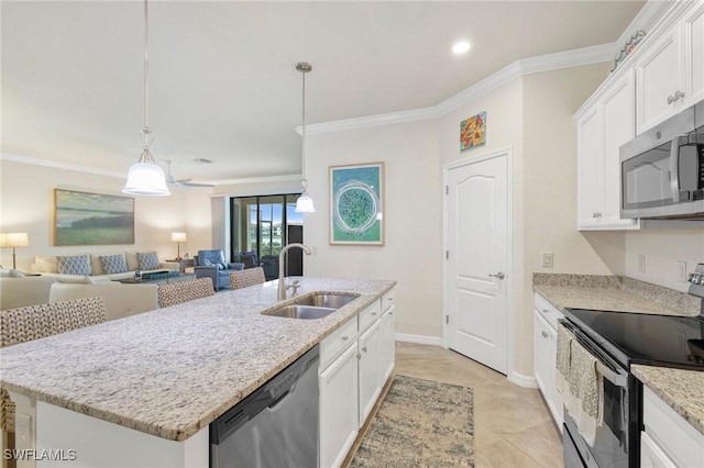 kitchen featuring a sink, stainless steel appliances, ornamental molding, white cabinetry, and open floor plan