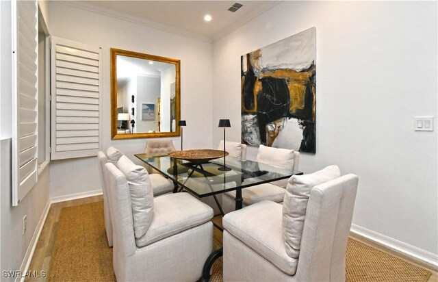 dining room with recessed lighting, baseboards, visible vents, and ornamental molding