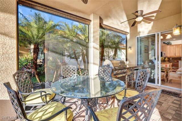 sunroom with ceiling fan