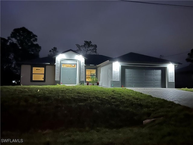 view of front facade featuring a yard and a garage