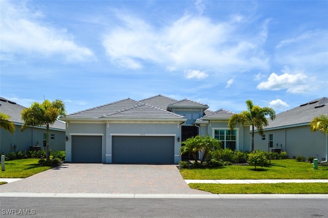 view of front of home featuring a garage and a front yard