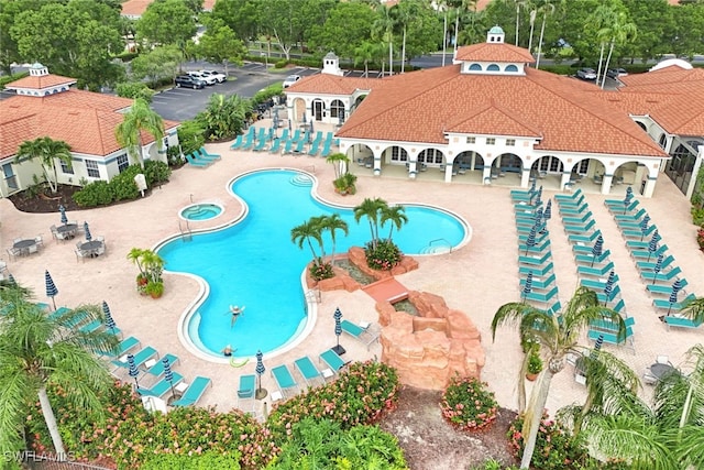 view of swimming pool