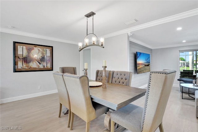 dining space with light wood-style floors, baseboards, crown molding, a chandelier, and recessed lighting
