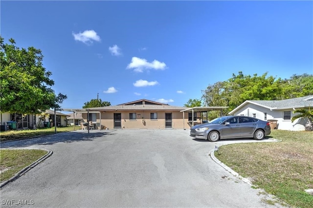 view of front of home featuring a front lawn and a carport