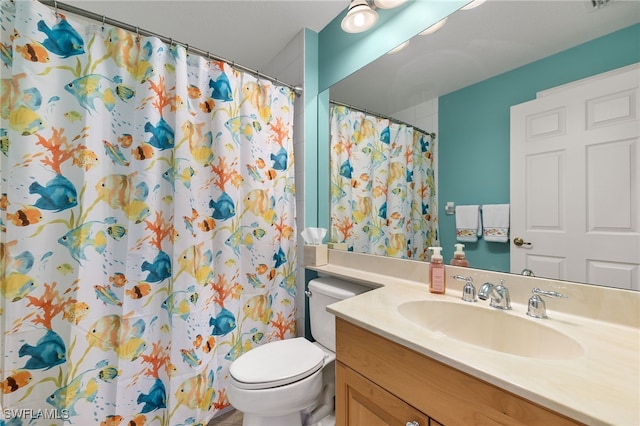 bathroom with a shower with curtain, vanity, and toilet