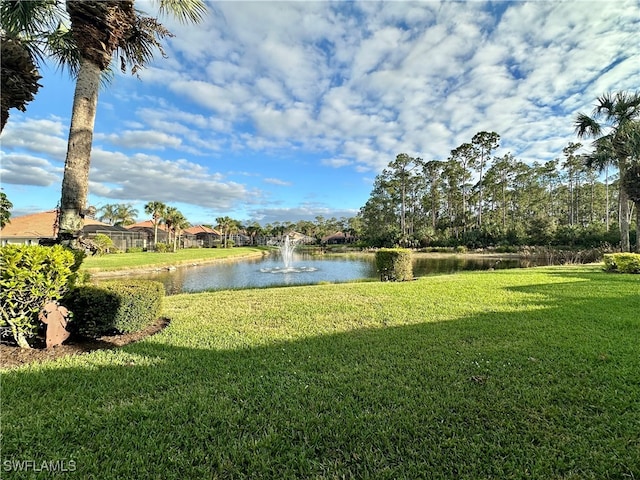 view of yard featuring a water view