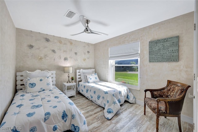 bedroom featuring light hardwood / wood-style floors and ceiling fan