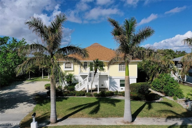 view of front of property with a front lawn