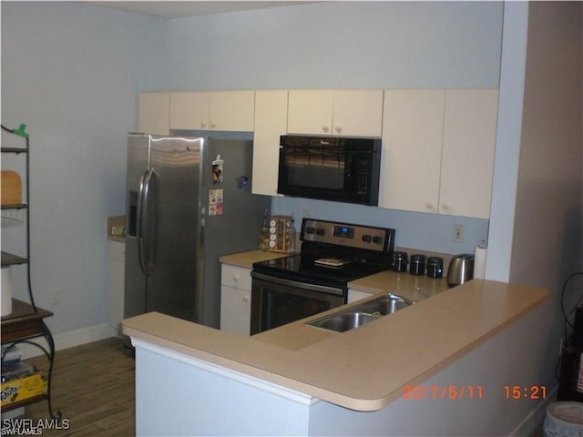 kitchen featuring kitchen peninsula, stainless steel appliances, dark hardwood / wood-style floors, and sink