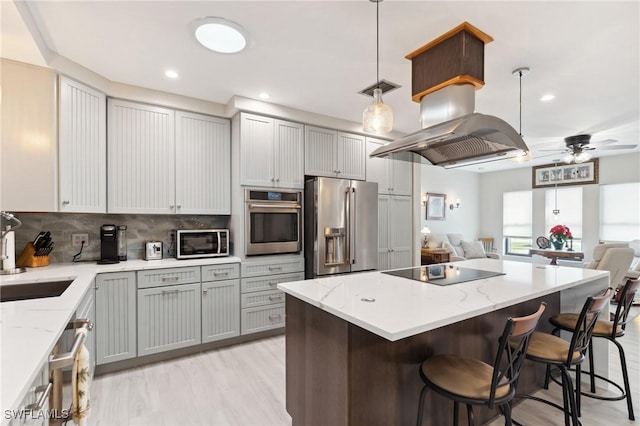 kitchen with stainless steel appliances, visible vents, decorative backsplash, open floor plan, and a sink