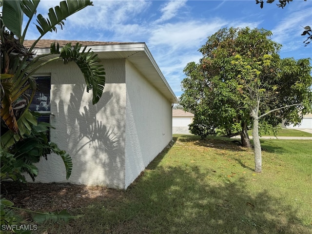 view of side of property featuring a yard