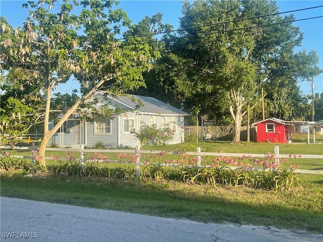 view of yard with a shed