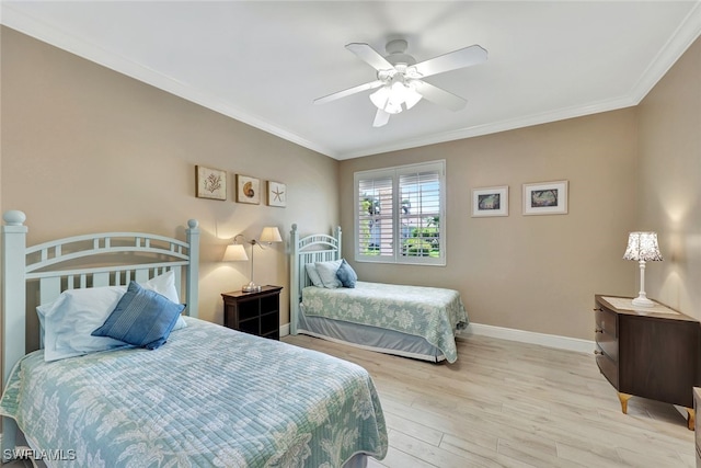 bedroom featuring light hardwood / wood-style flooring, ceiling fan, and crown molding