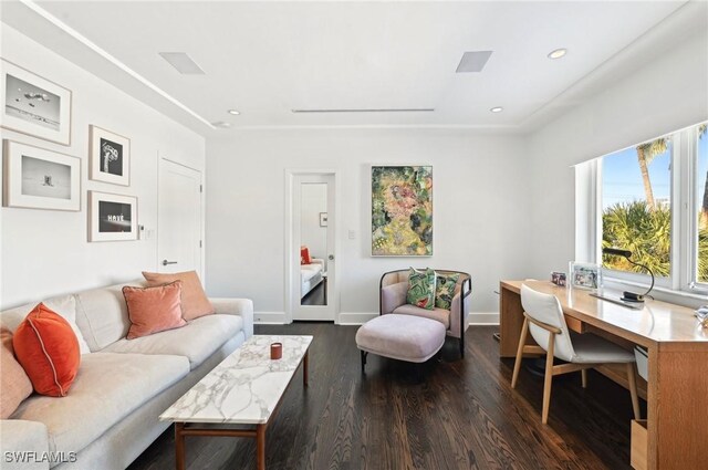 living area featuring dark wood-type flooring, recessed lighting, and baseboards