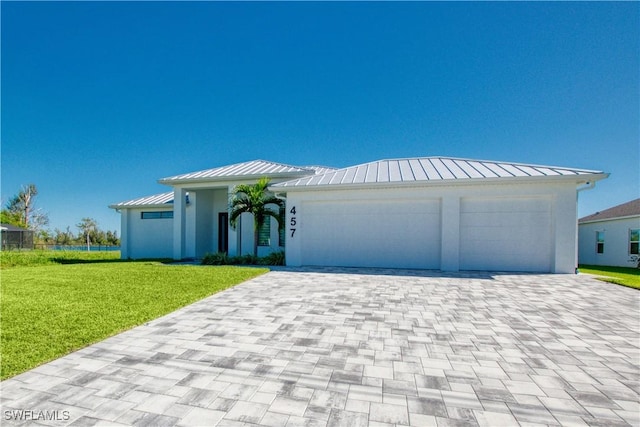 view of front facade with a garage and a front yard