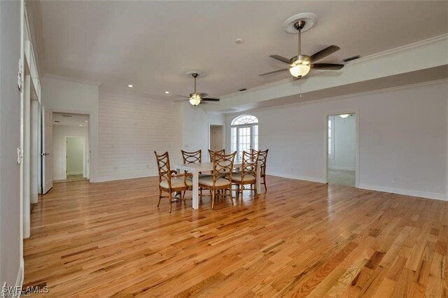 dining space featuring ceiling fan, light hardwood / wood-style floors, and ornamental molding