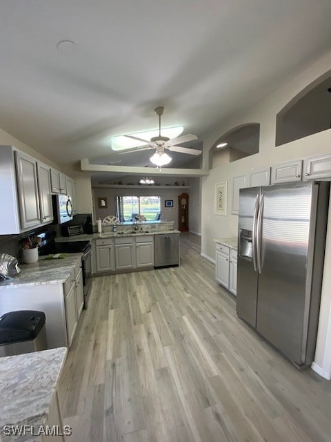 kitchen with gray cabinetry, ceiling fan, stainless steel appliances, light hardwood / wood-style flooring, and kitchen peninsula