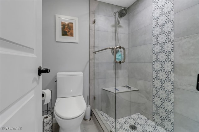 bathroom with toilet and a shower with shower door