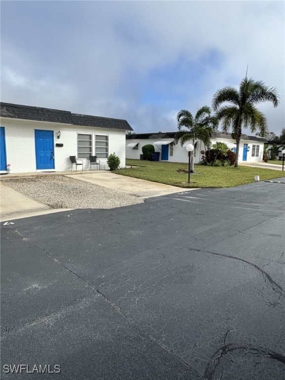 ranch-style house with a front yard