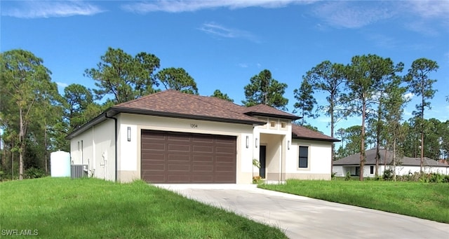 view of front facade featuring a garage and a front yard