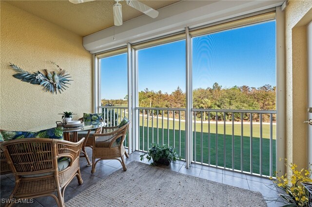 sunroom / solarium with ceiling fan