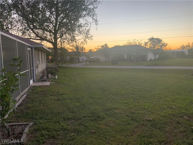 view of yard at dusk