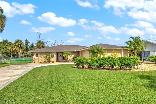 single story home featuring a front lawn