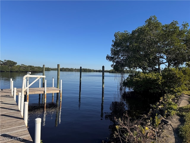 Listing photo 2 for 321 Shoreland Dr, Fort Myers FL 33905