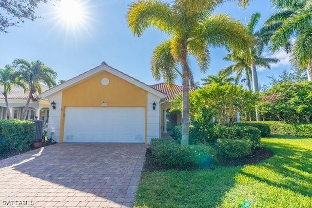 view of front of home featuring a front yard and a garage