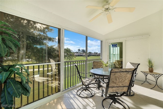 sunroom / solarium featuring vaulted ceiling and ceiling fan