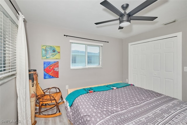 bedroom featuring hardwood / wood-style floors, ceiling fan, and a closet