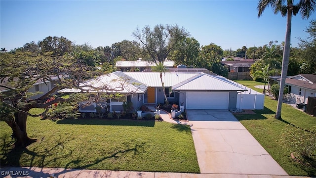 view of front facade featuring a garage and a front lawn