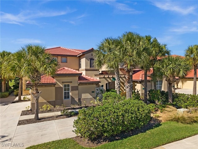 view of mediterranean / spanish-style home