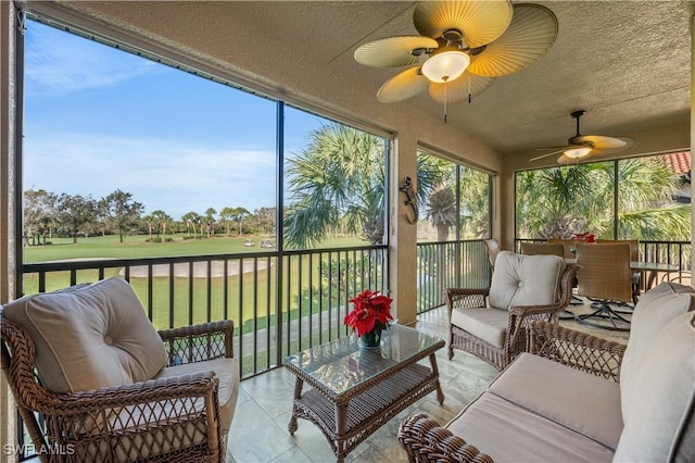 sunroom with ceiling fan