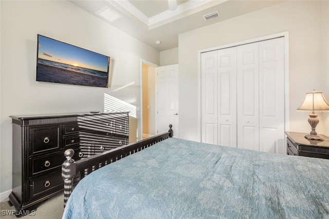 bedroom featuring ceiling fan and a closet