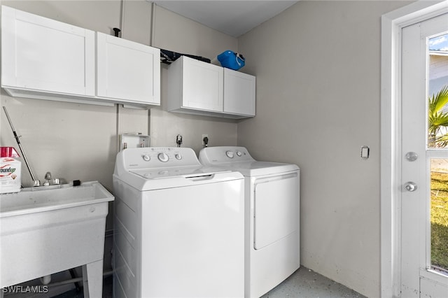 washroom featuring cabinets, sink, and washing machine and clothes dryer