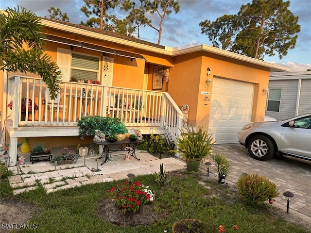 view of front of house with covered porch and a garage