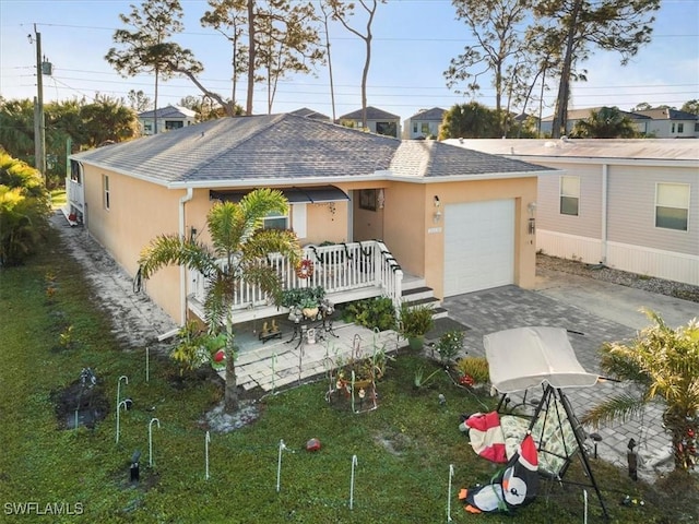 view of front of property featuring a front yard and a garage