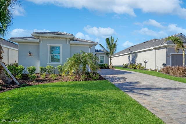 view of front facade with a front yard