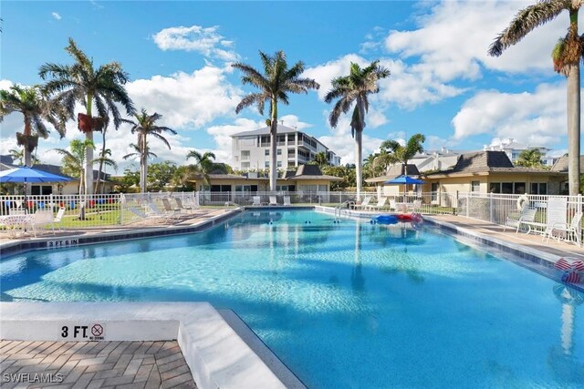 view of swimming pool