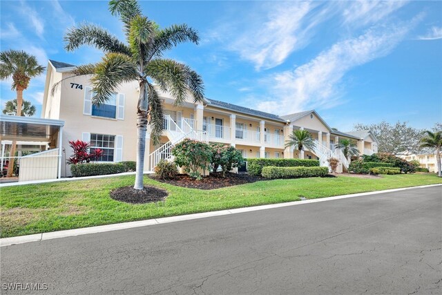 view of front of property with a front yard