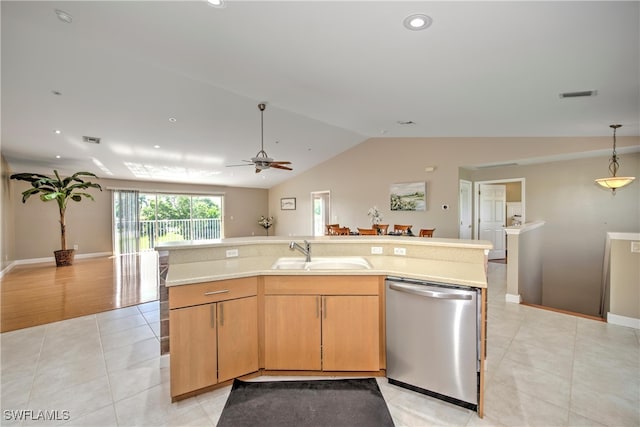 kitchen with ceiling fan, sink, stainless steel dishwasher, an island with sink, and vaulted ceiling