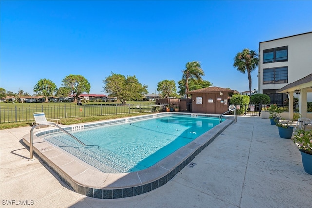 view of swimming pool featuring a patio