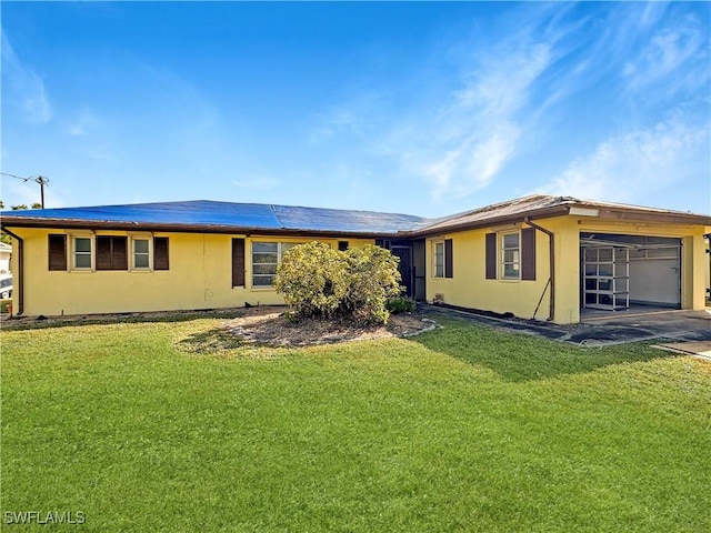 ranch-style home featuring a front lawn and a garage