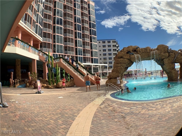 view of swimming pool