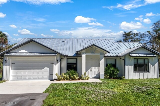 view of front facade featuring a garage and a front lawn